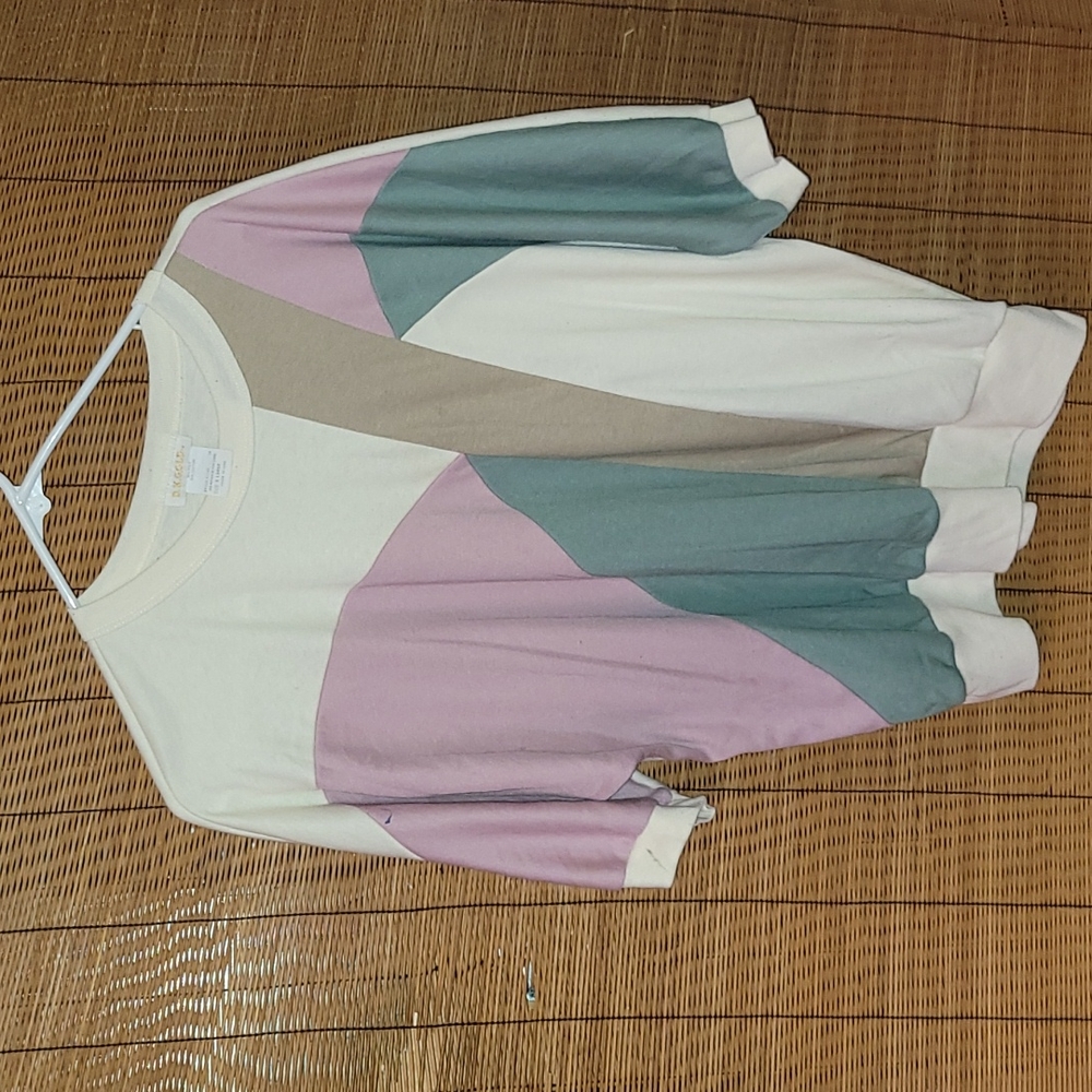 Vintage. Made in USA. D.K. GOLD. 50% cotton 50%polyester. Women's size XL